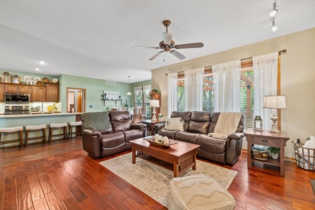 1405 E Hidden Ridge Ct, Derby, KS 67037