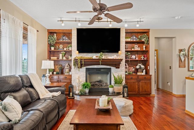 1405 E Hidden Ridge Ct, Derby, KS 67037