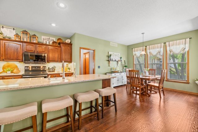 1405 E Hidden Ridge Ct, Derby, KS 67037