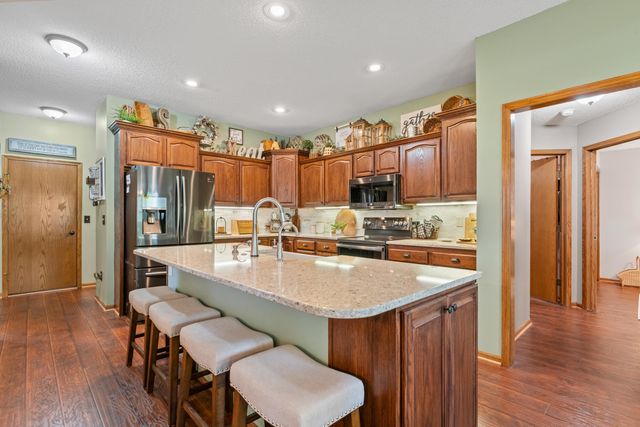 1405 E Hidden Ridge Ct, Derby, KS 67037