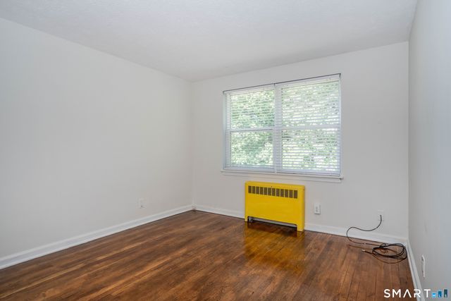 51 Arnold Way 51, West Hartford, CT 06119