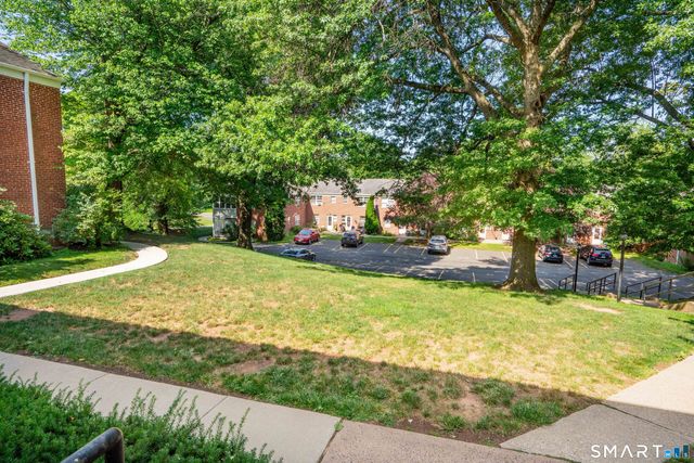 51 Arnold Way 51, West Hartford, CT 06119