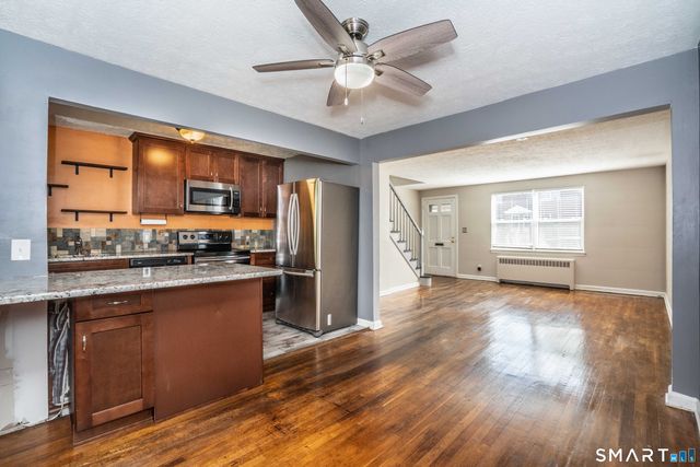 51 Arnold Way 51, West Hartford, CT 06119