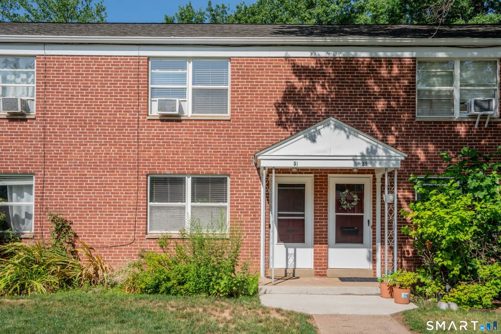 51 Arnold Way 51, West Hartford, CT 06119