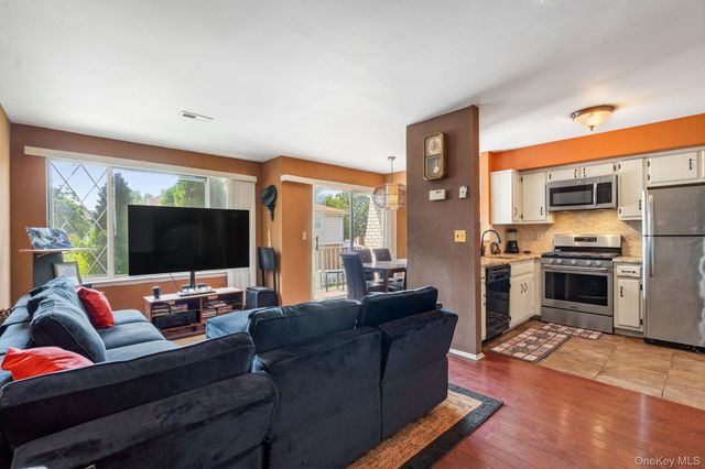 110 Vogel Loop, Staten Island, NY 10314