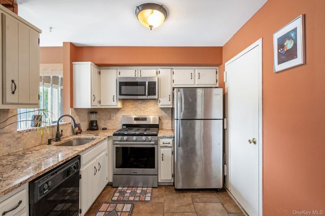 110 Vogel Loop, Staten Island, NY 10314