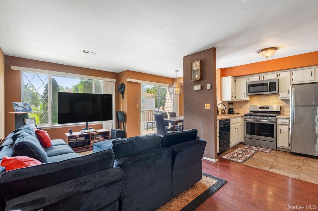 110 Vogel Loop, Staten Island, NY 10314 — photo 3