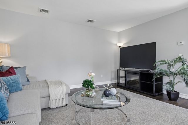 17 Garden St, East Hanover Twp., NJ 07936