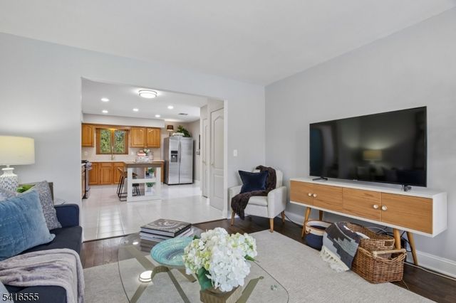 17 Garden St, East Hanover Twp., NJ 07936