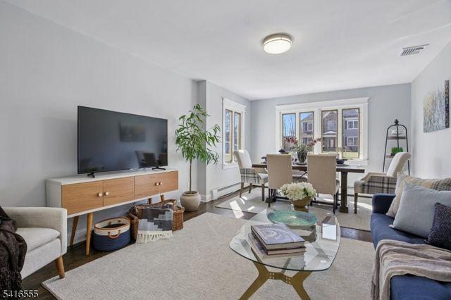 17 Garden St, East Hanover Twp., NJ 07936