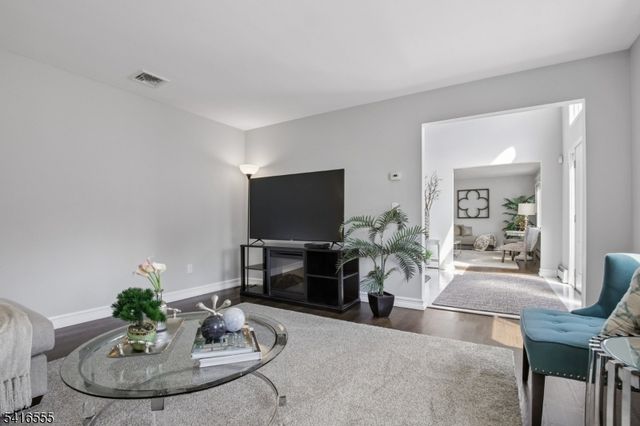 17 Garden St, East Hanover Twp., NJ 07936