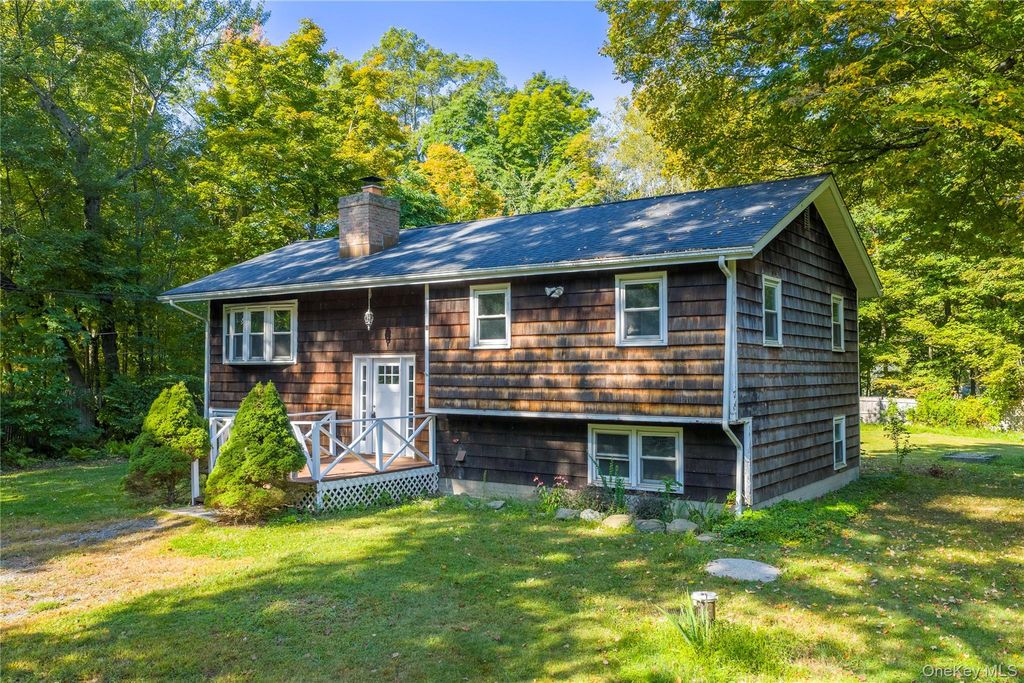 96 Lakeview Drive, Pawling, NY 12564
