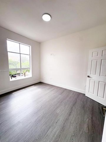 7420 W 20th Ave 335, Hialeah, FL 33016