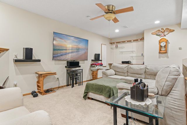 215 9th Avenue N, South Saint Paul, MN 55075