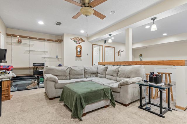 215 9th Avenue N, South Saint Paul, MN 55075