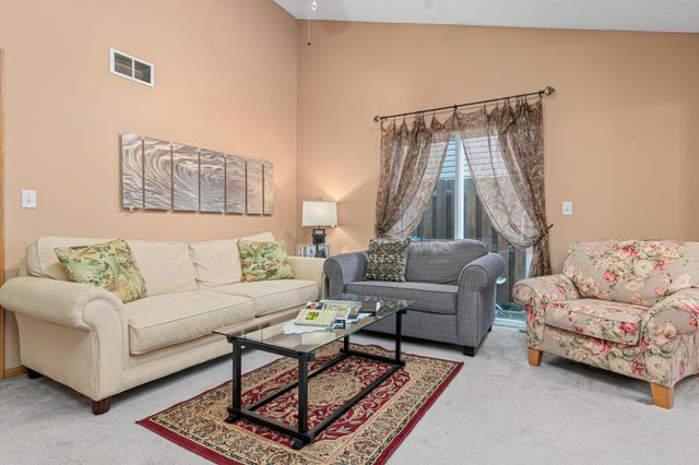 215 9th Avenue N, South Saint Paul, MN 55075