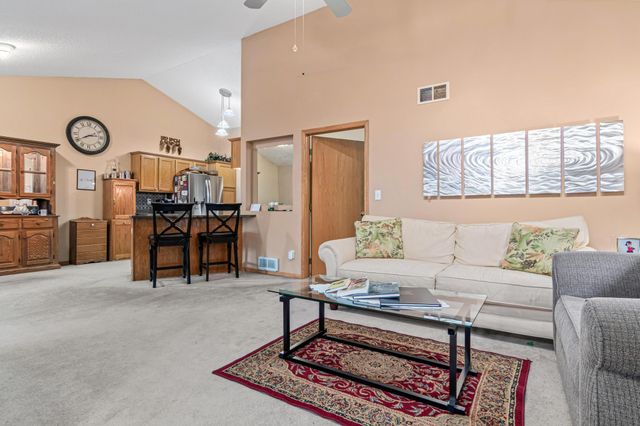 215 9th Avenue N, South Saint Paul, MN 55075