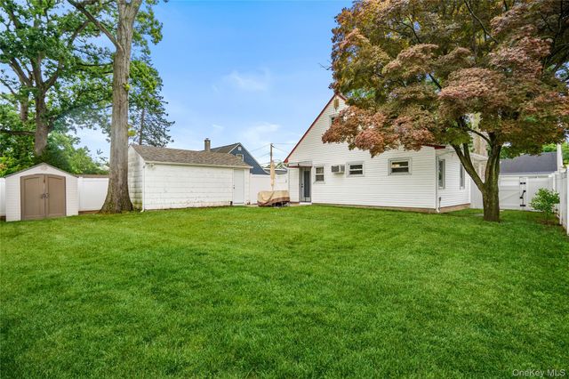 633 Robin Court, West Hempstead, NY 11552
