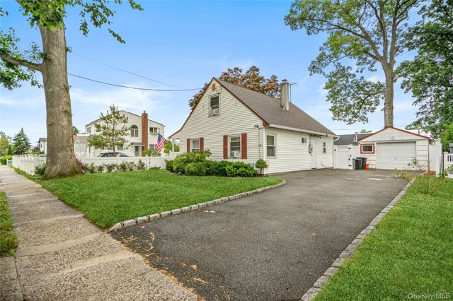 633 Robin Court, West Hempstead, NY 11552