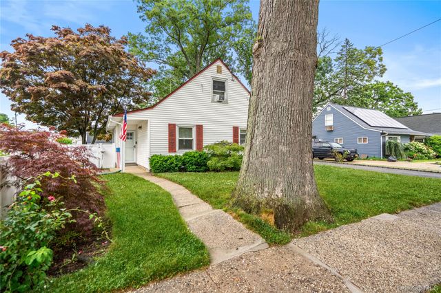 633 Robin Court, West Hempstead, NY 11552