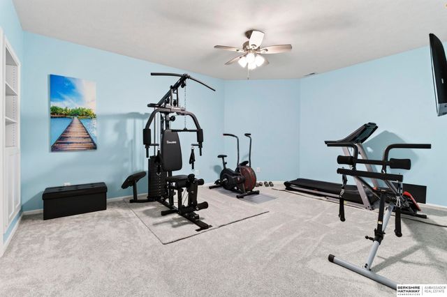 5255 Waterford Avenue Circle, Bellevue, NE 68133