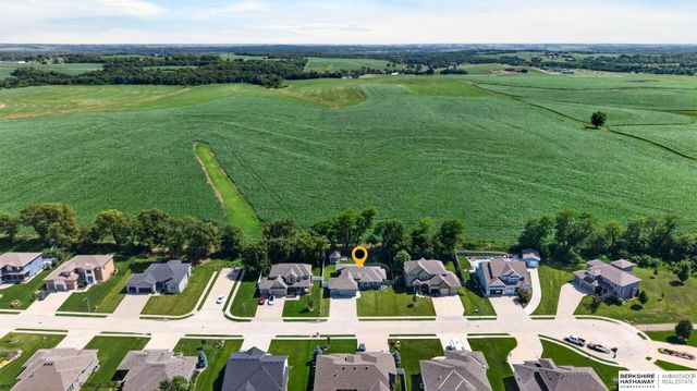 5255 Waterford Avenue Circle, Bellevue, NE 68133