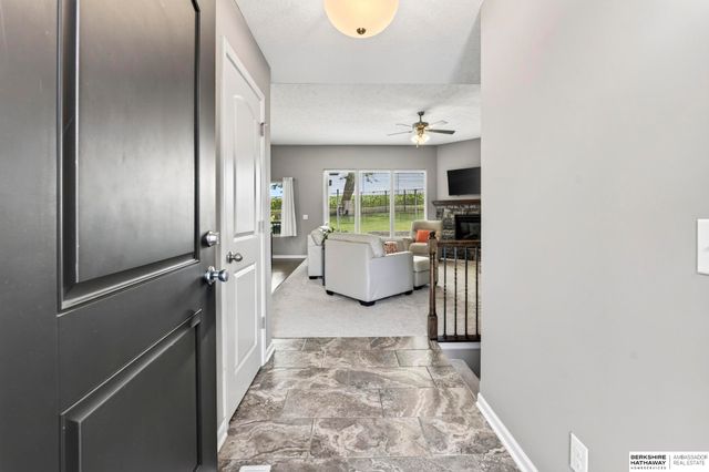 5255 Waterford Avenue Circle, Bellevue, NE 68133