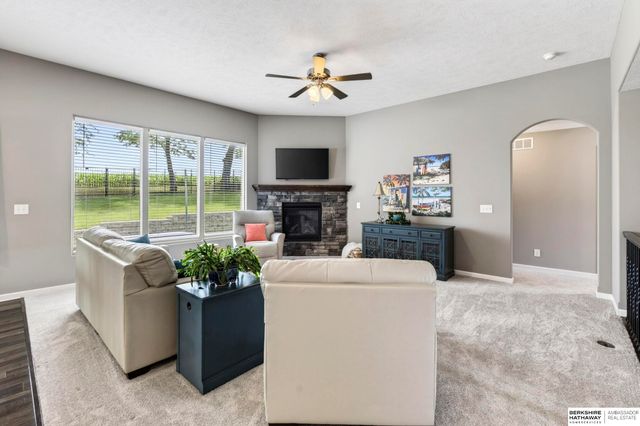 5255 Waterford Avenue Circle, Bellevue, NE 68133