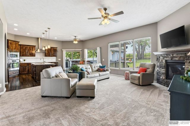 5255 Waterford Avenue Circle, Bellevue, NE 68133
