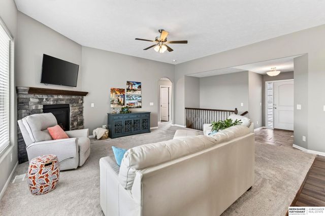 5255 Waterford Avenue Circle, Bellevue, NE 68133