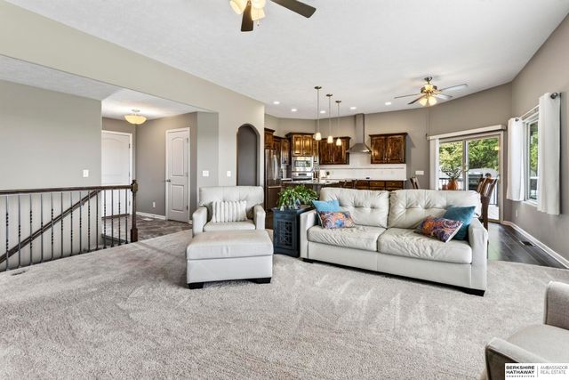 5255 Waterford Avenue Circle, Bellevue, NE 68133