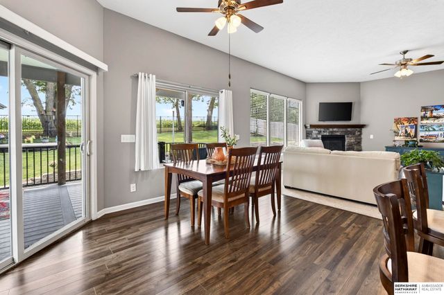 5255 Waterford Avenue Circle, Bellevue, NE 68133