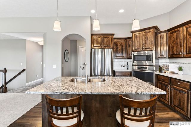 5255 Waterford Avenue Circle, Bellevue, NE 68133