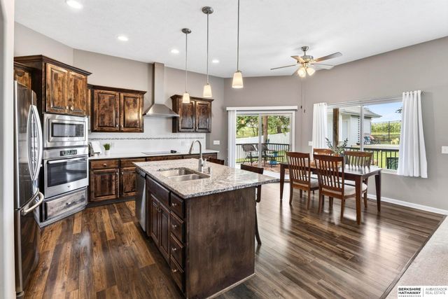 5255 Waterford Avenue Circle, Bellevue, NE 68133