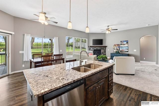 5255 Waterford Avenue Circle, Bellevue, NE 68133