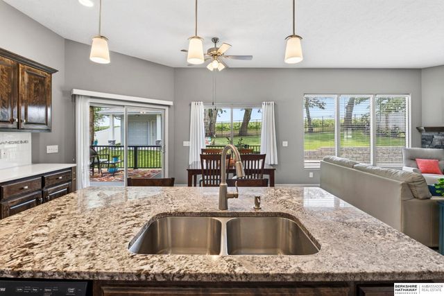 5255 Waterford Avenue Circle, Bellevue, NE 68133