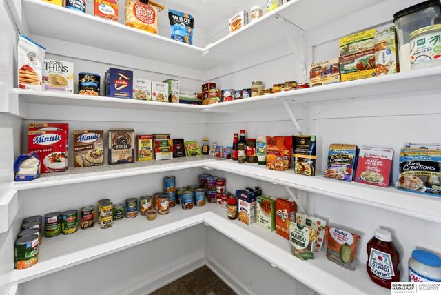 5255 Waterford Avenue Circle, Bellevue, NE 68133