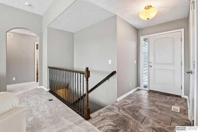 5255 Waterford Avenue Circle, Bellevue, NE 68133