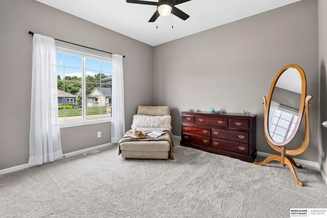 5255 Waterford Avenue Circle, Bellevue, NE 68133