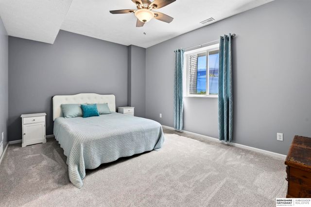 5255 Waterford Avenue Circle, Bellevue, NE 68133
