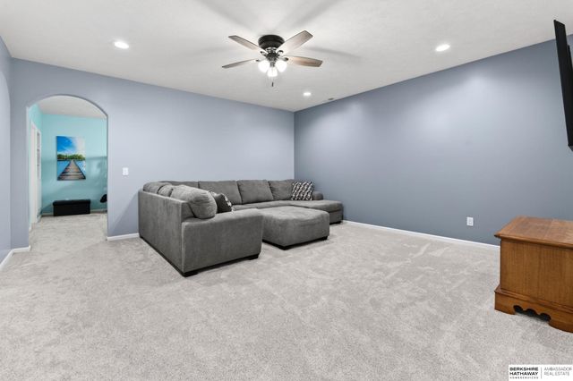 5255 Waterford Avenue Circle, Bellevue, NE 68133