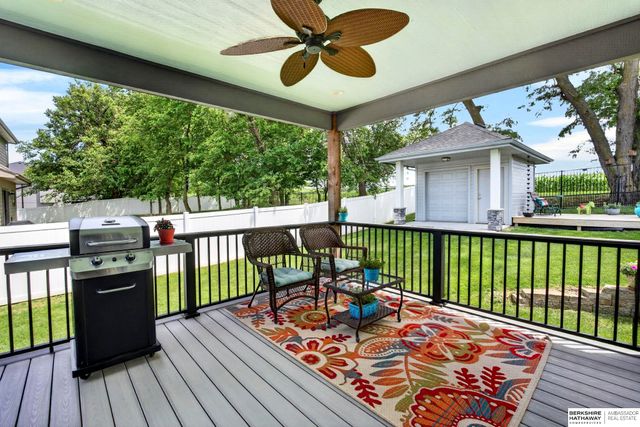 5255 Waterford Avenue Circle, Bellevue, NE 68133