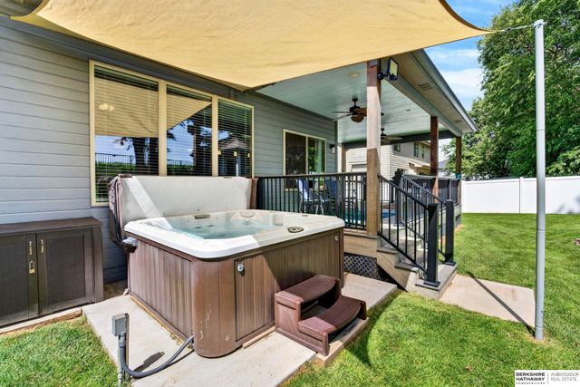 5255 Waterford Avenue Circle, Bellevue, NE 68133