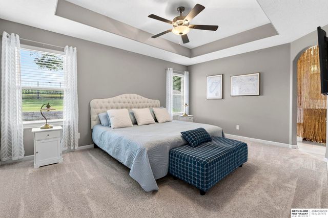 5255 Waterford Avenue Circle, Bellevue, NE 68133