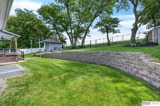 5255 Waterford Avenue Circle, Bellevue, NE 68133