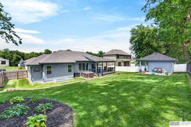5255 Waterford Avenue Circle, Bellevue, NE 68133