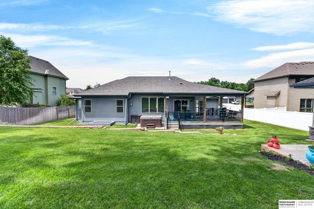 5255 Waterford Avenue Circle, Bellevue, NE 68133