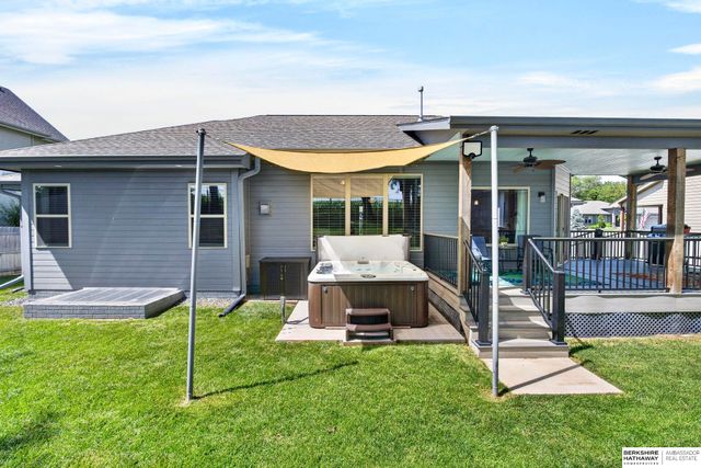 5255 Waterford Avenue Circle, Bellevue, NE 68133