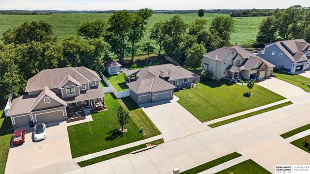 5255 Waterford Avenue Circle, Bellevue, NE 68133