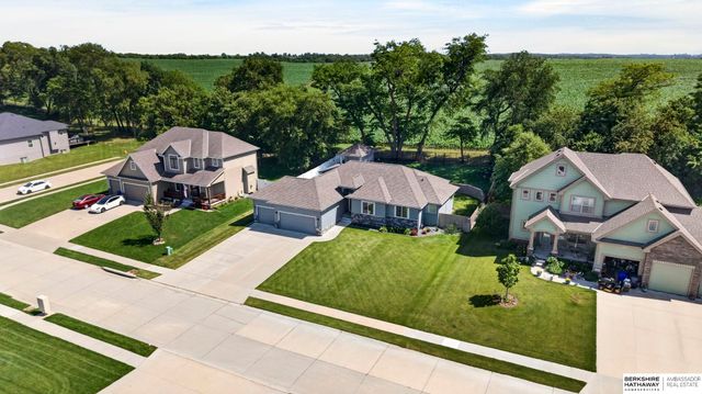 5255 Waterford Avenue Circle, Bellevue, NE 68133